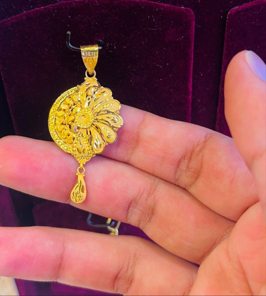 Gold-Pendant